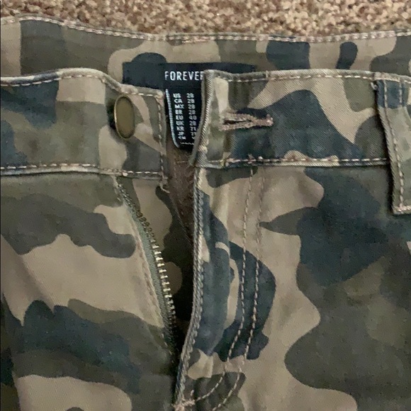 Forever 21 camo Jeggings - Picture 3 of 5